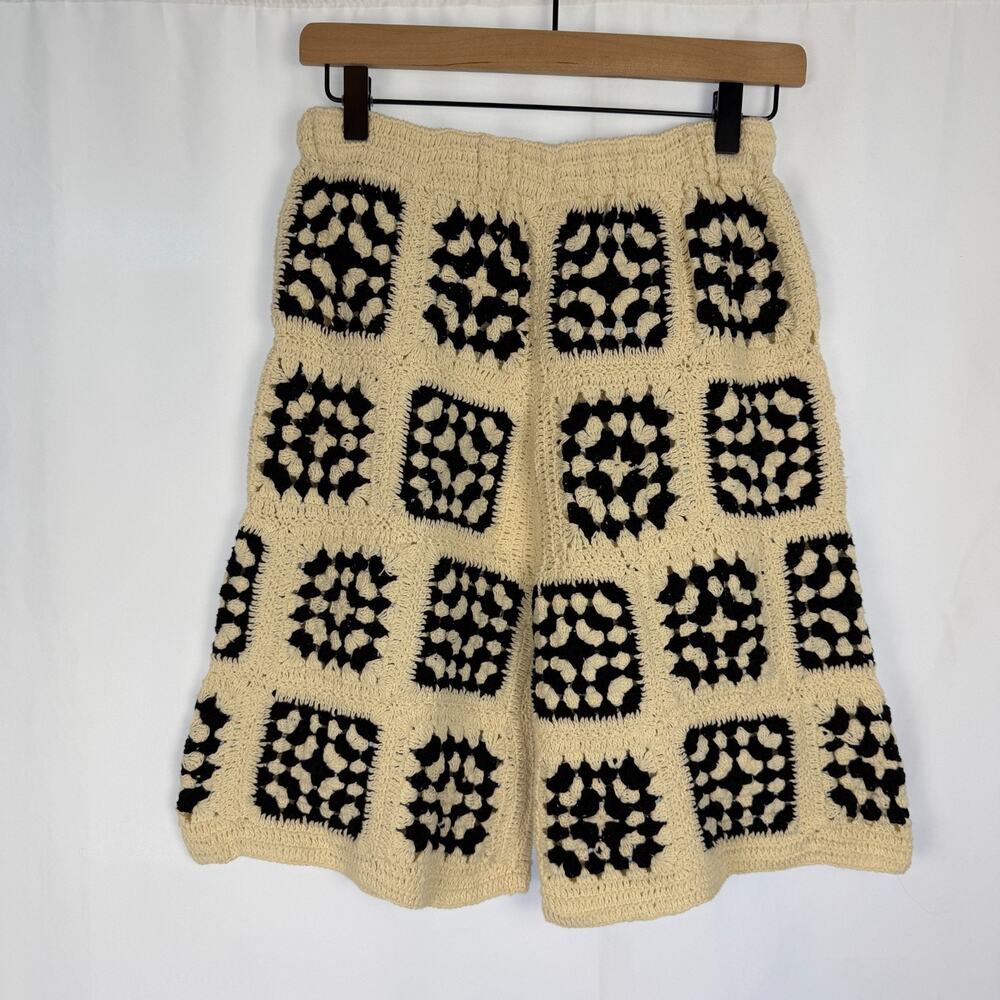 FREE PEOPLE x FLOOK Granny Square Crochet Shorts Womens Cream Black Size L Boho - Picture 2 of 8